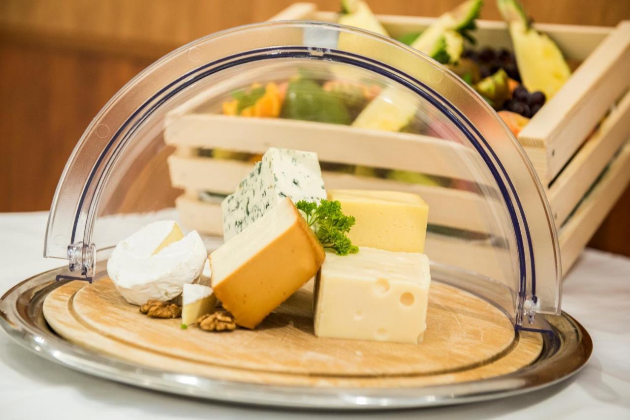 Garden Hotel Wellness Es Konferencia سولنوك المظهر الخارجي الصورة