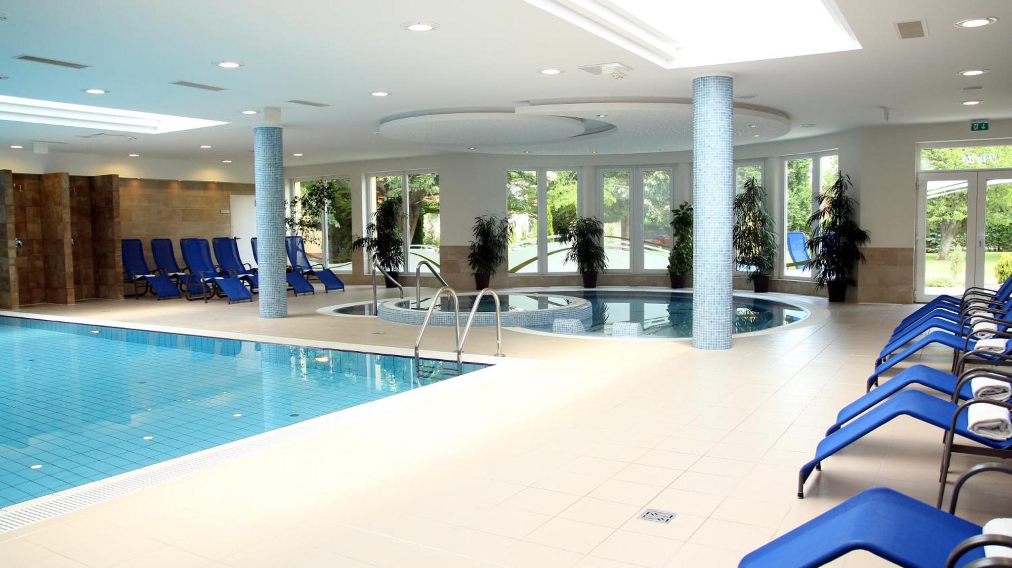 Garden Hotel Wellness Es Konferencia سولنوك المرافق الصورة