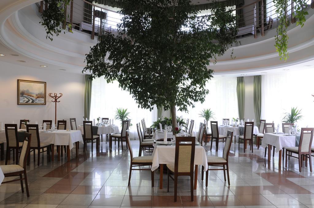 Garden Hotel Wellness Es Konferencia سولنوك المظهر الخارجي الصورة