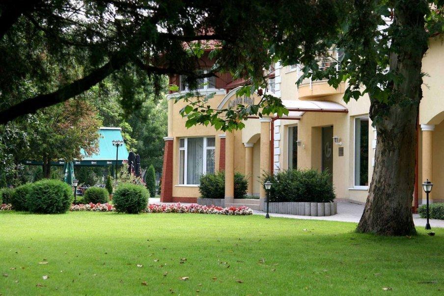 Garden Hotel Wellness Es Konferencia سولنوك المظهر الخارجي الصورة