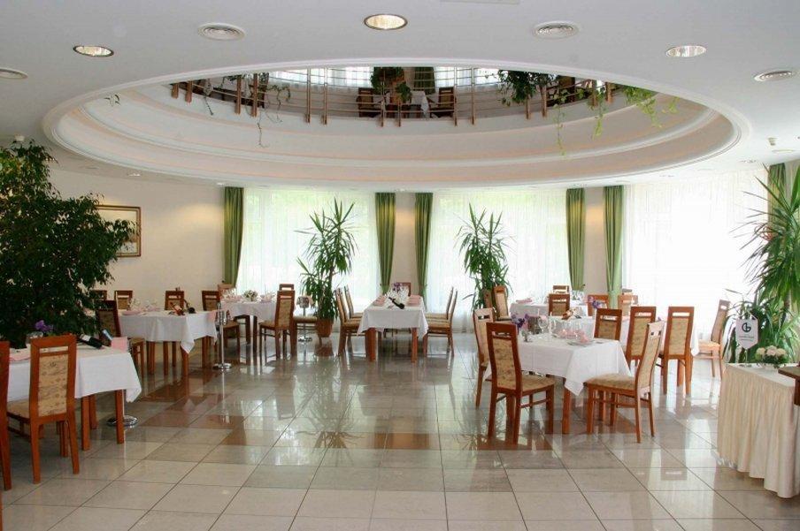 Garden Hotel Wellness Es Konferencia سولنوك المطعم الصورة