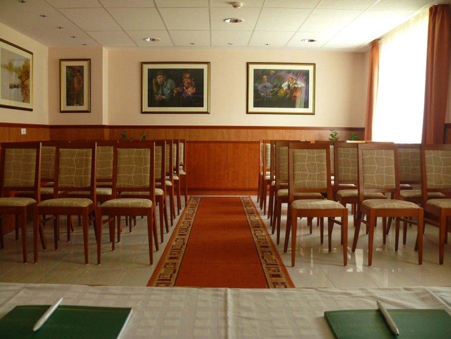 Garden Hotel Wellness Es Konferencia سولنوك المرافق الصورة