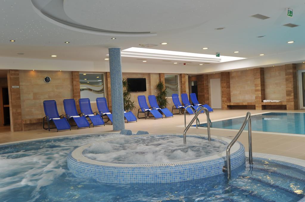 Garden Hotel Wellness Es Konferencia سولنوك المظهر الخارجي الصورة