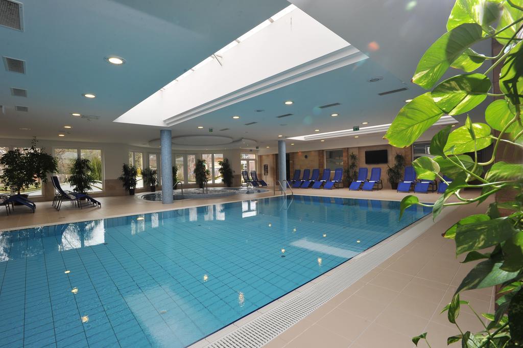 Garden Hotel Wellness Es Konferencia سولنوك المظهر الخارجي الصورة
