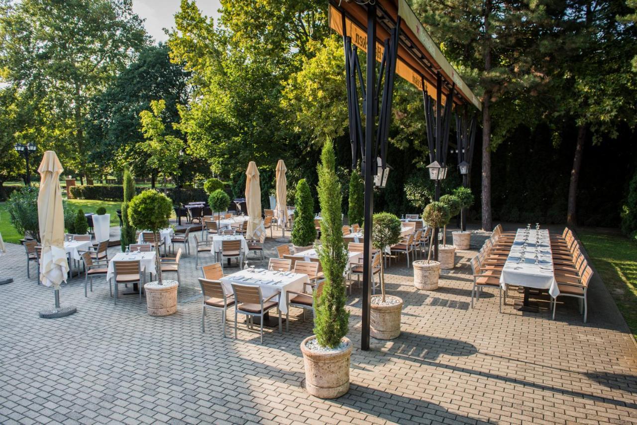 Garden Hotel Wellness Es Konferencia سولنوك المظهر الخارجي الصورة